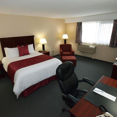 Lakeland Inn Hotel Cold Lake Экстерьер фото