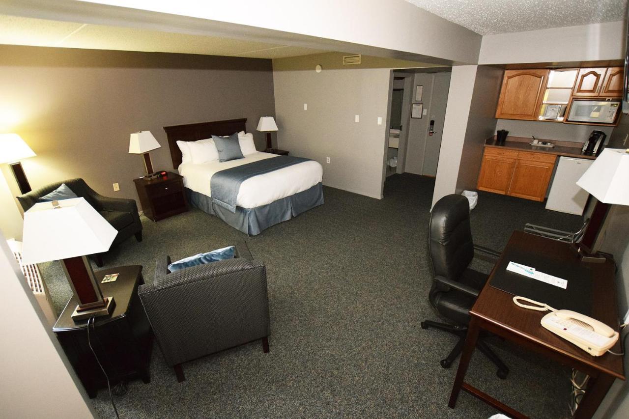 Lakeland Inn Hotel Cold Lake Экстерьер фото