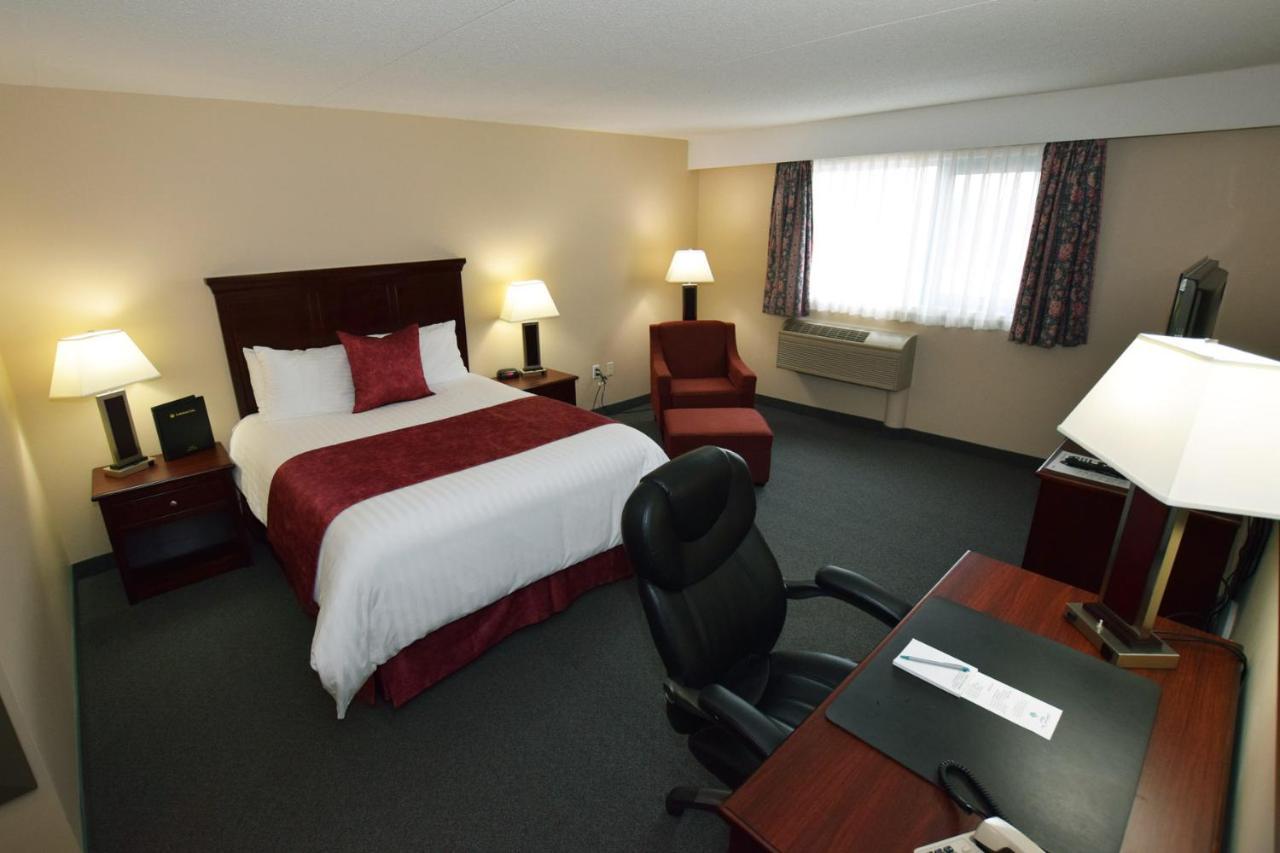 Lakeland Inn Hotel Cold Lake Экстерьер фото