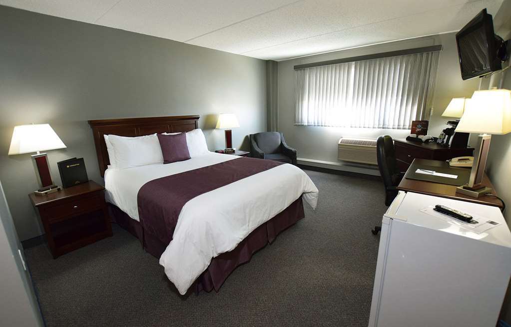 Lakeland Inn Hotel Cold Lake Номер фото