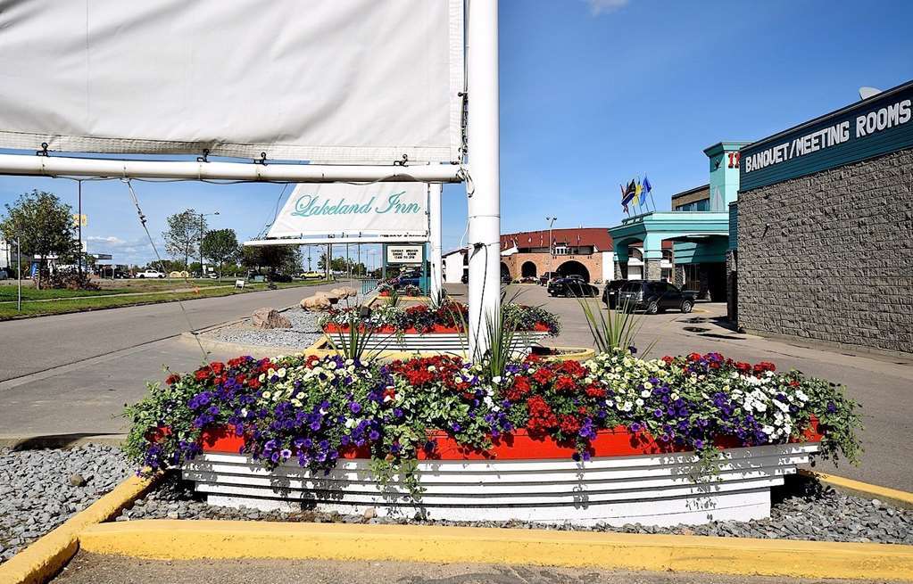 Lakeland Inn Hotel Cold Lake Экстерьер фото