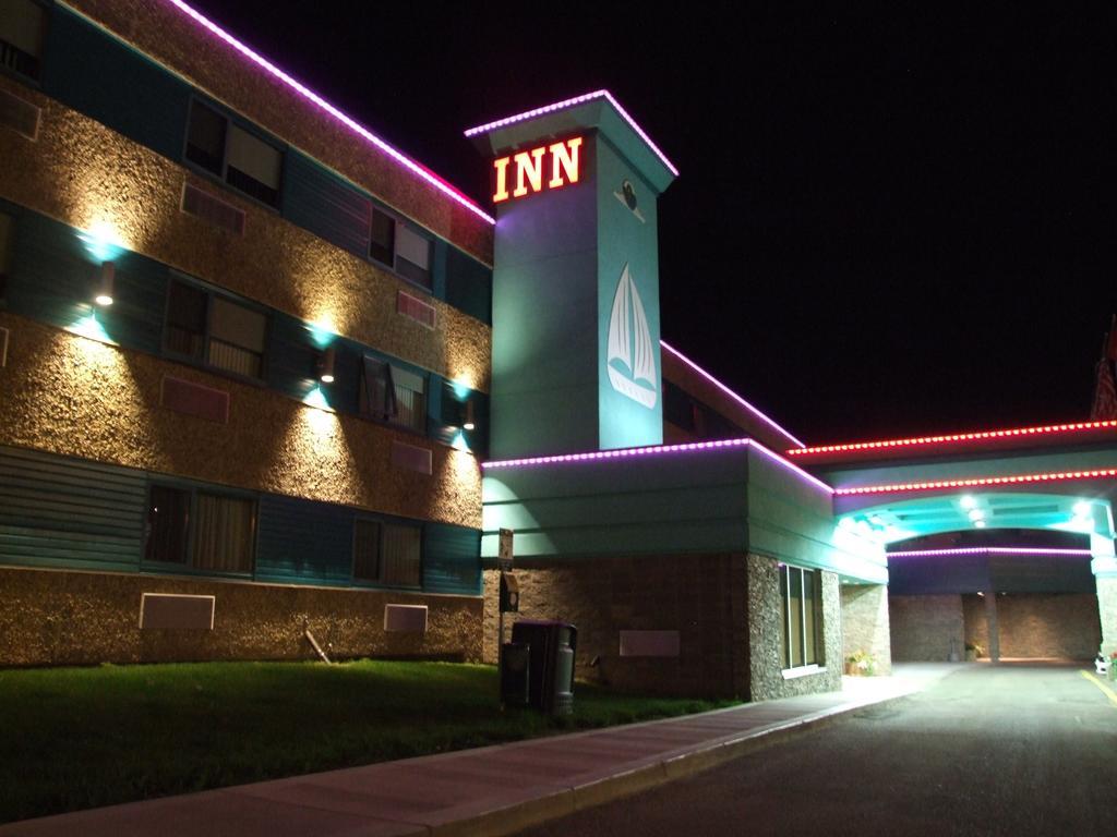 Lakeland Inn Hotel Cold Lake Экстерьер фото