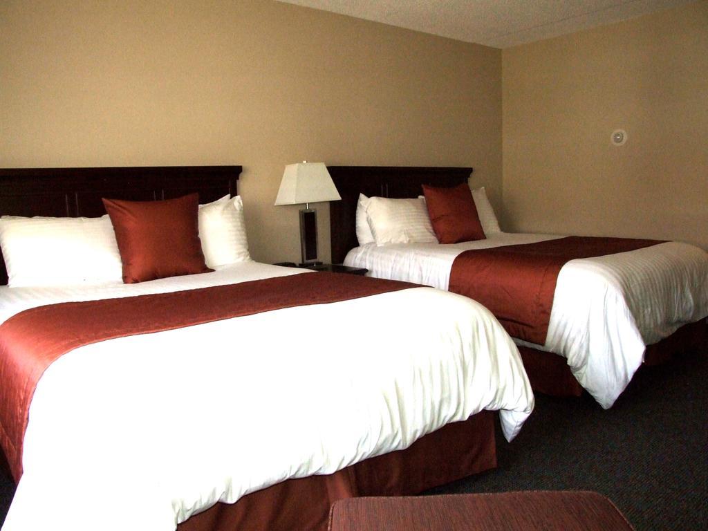 Lakeland Inn Hotel Cold Lake Экстерьер фото