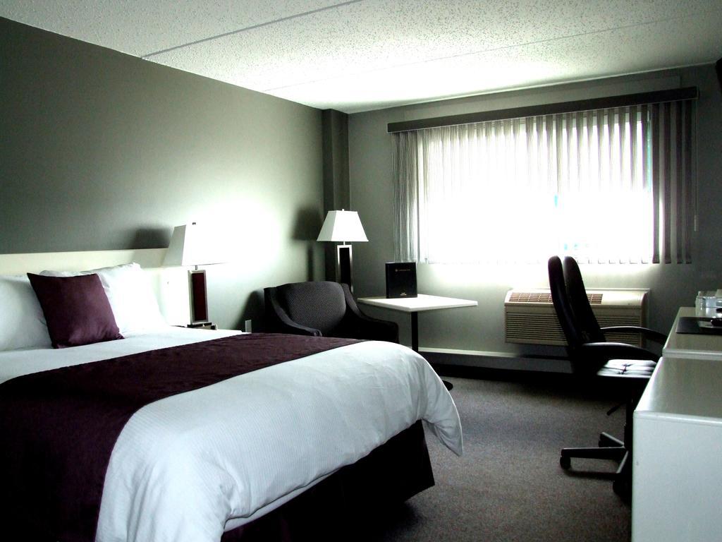 Lakeland Inn Hotel Cold Lake Экстерьер фото