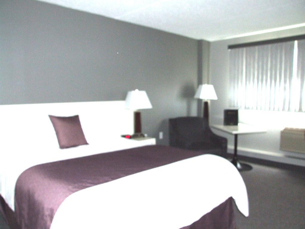 Lakeland Inn Hotel Cold Lake Экстерьер фото