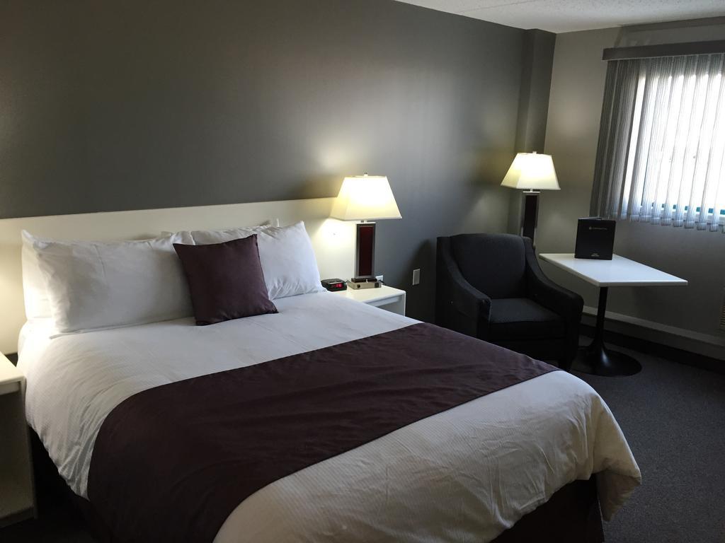 Lakeland Inn Hotel Cold Lake Экстерьер фото