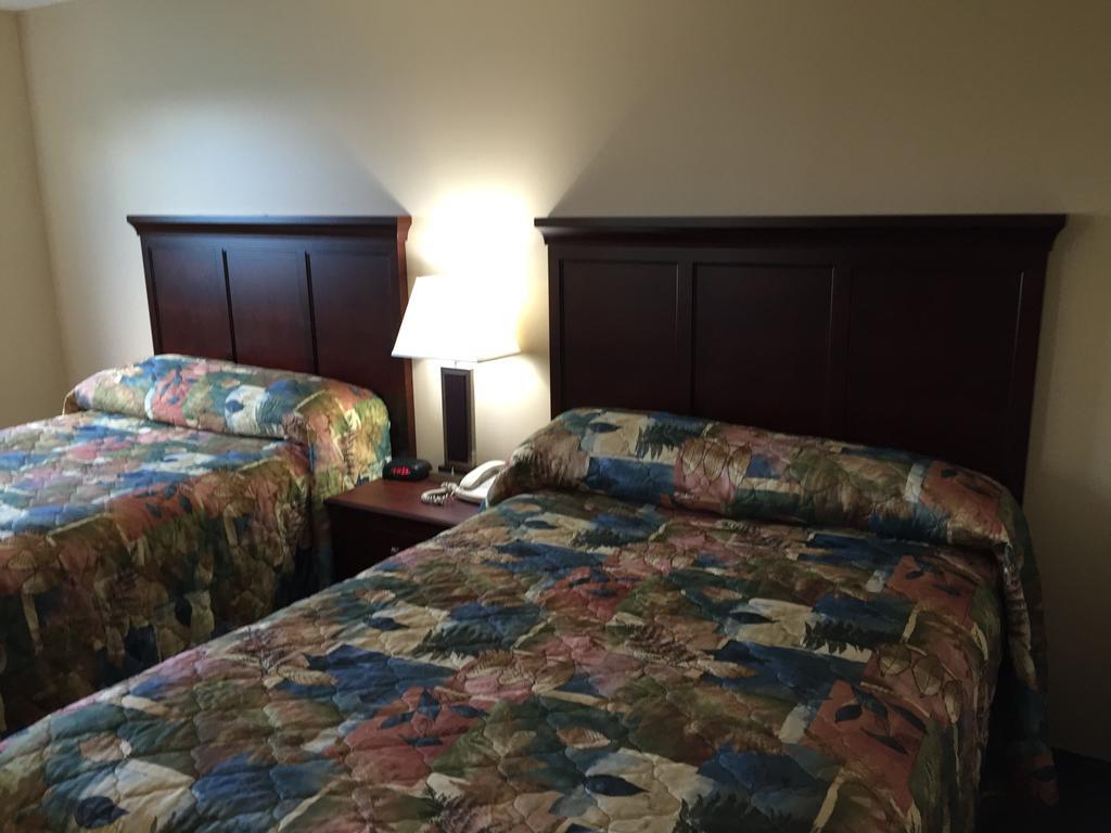 Lakeland Inn Hotel Cold Lake Экстерьер фото