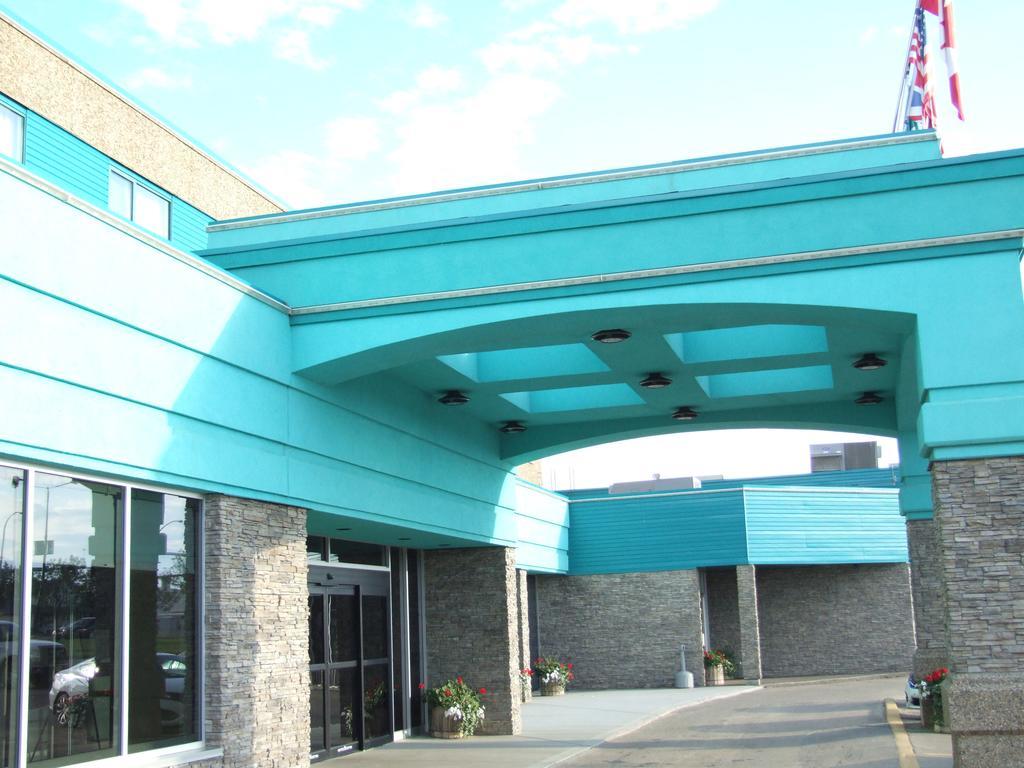 Lakeland Inn Hotel Cold Lake Экстерьер фото