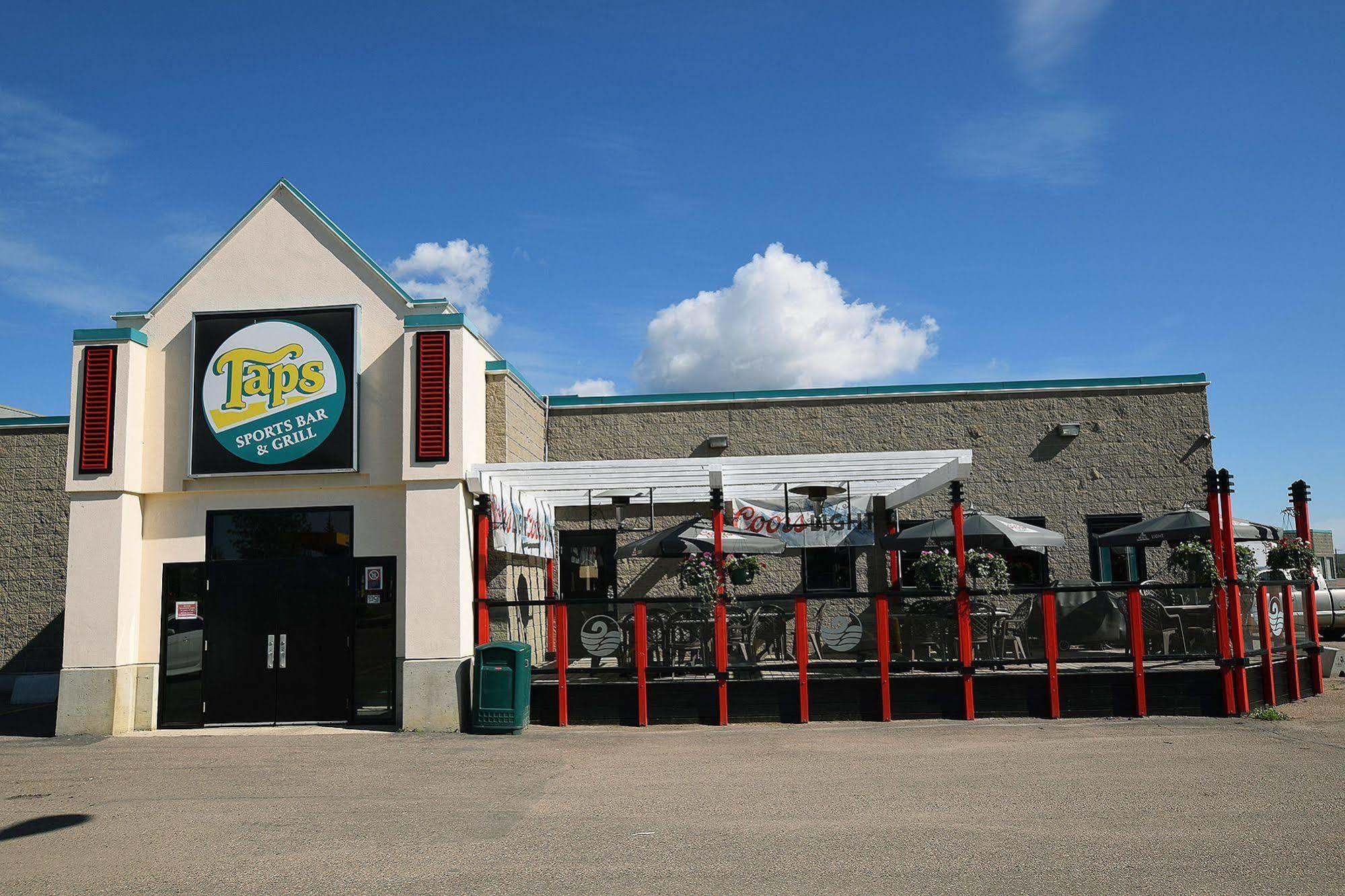 Lakeland Inn Hotel Cold Lake Экстерьер фото