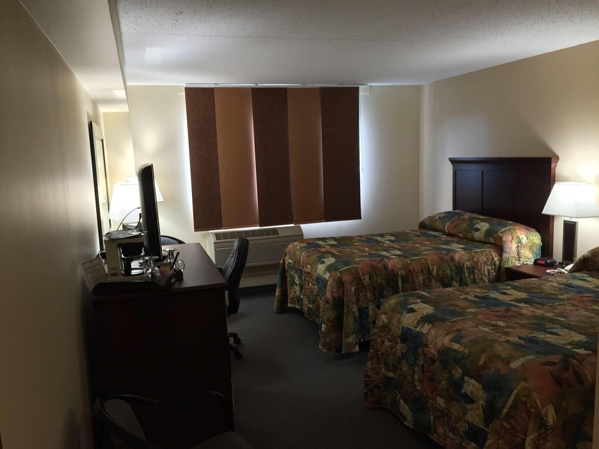Lakeland Inn Hotel Cold Lake Экстерьер фото