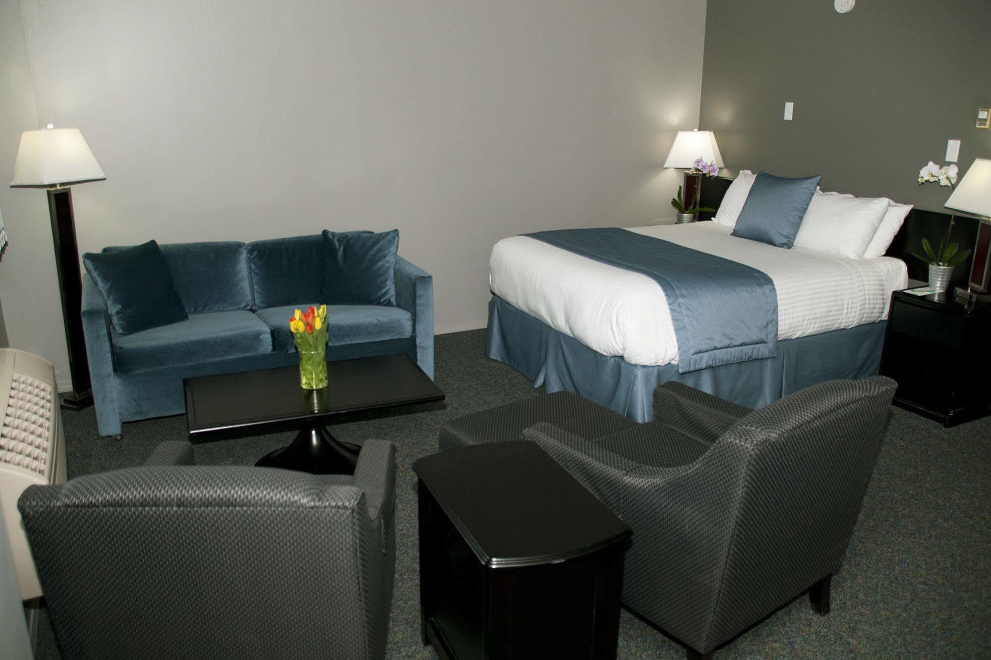 Lakeland Inn Hotel Cold Lake Экстерьер фото