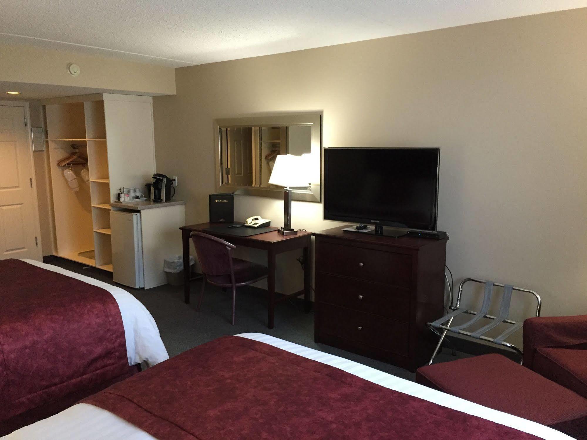 Lakeland Inn Hotel Cold Lake Экстерьер фото