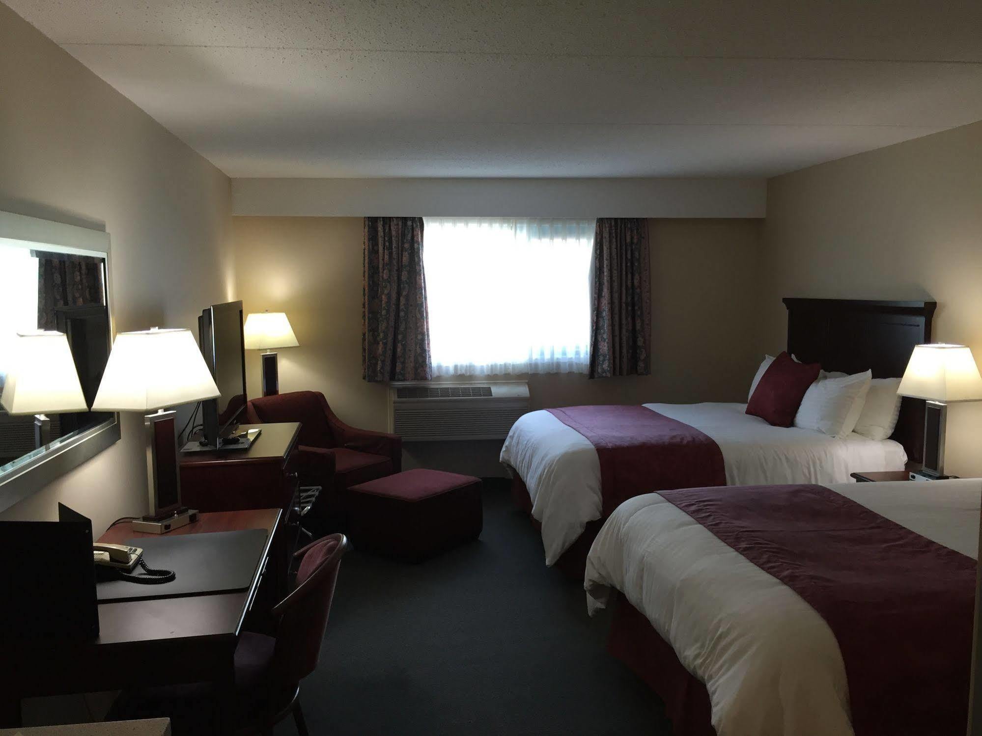 Lakeland Inn Hotel Cold Lake Экстерьер фото