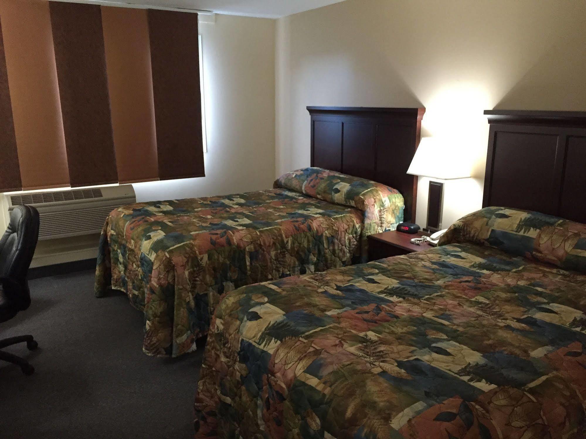 Lakeland Inn Hotel Cold Lake Экстерьер фото