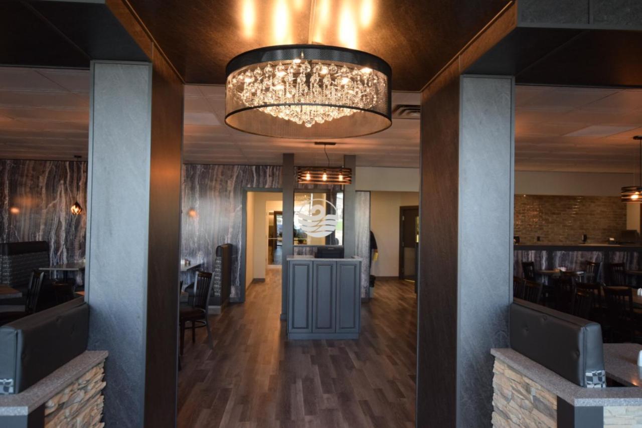 Lakeland Inn Hotel Cold Lake Экстерьер фото