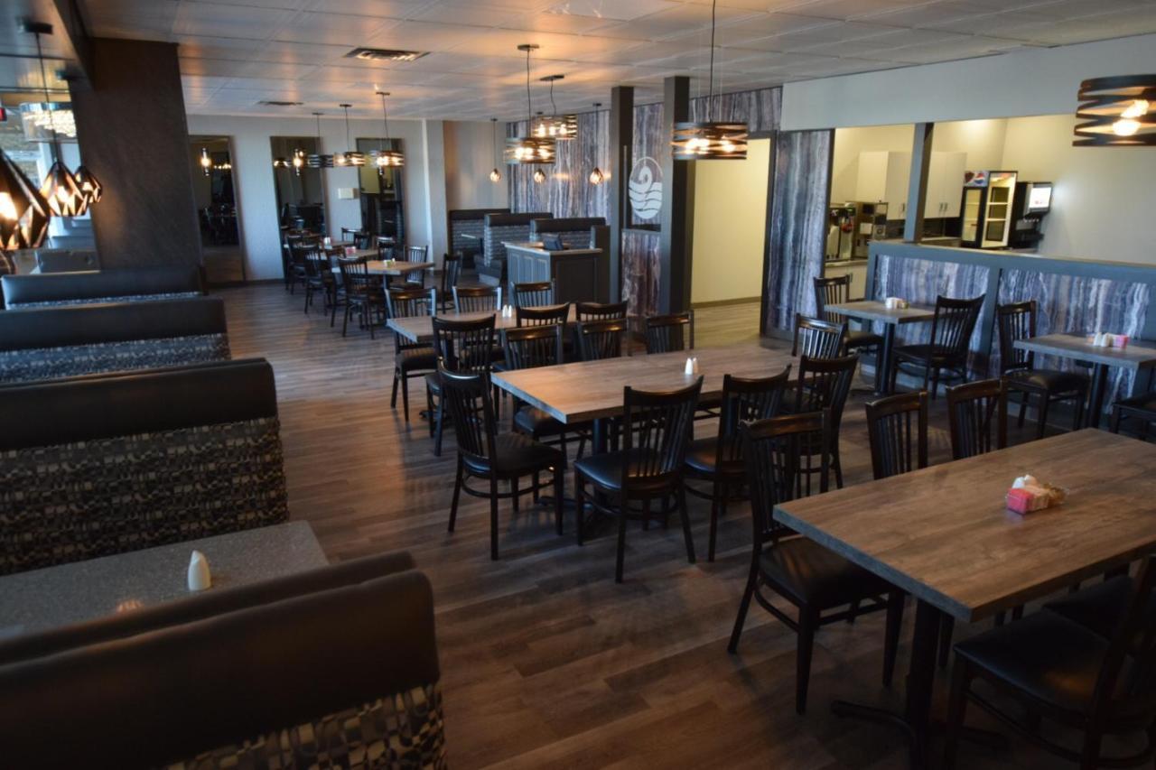 Lakeland Inn Hotel Cold Lake Экстерьер фото